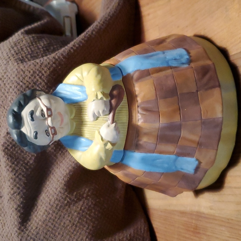 Granny cookie jar 1968